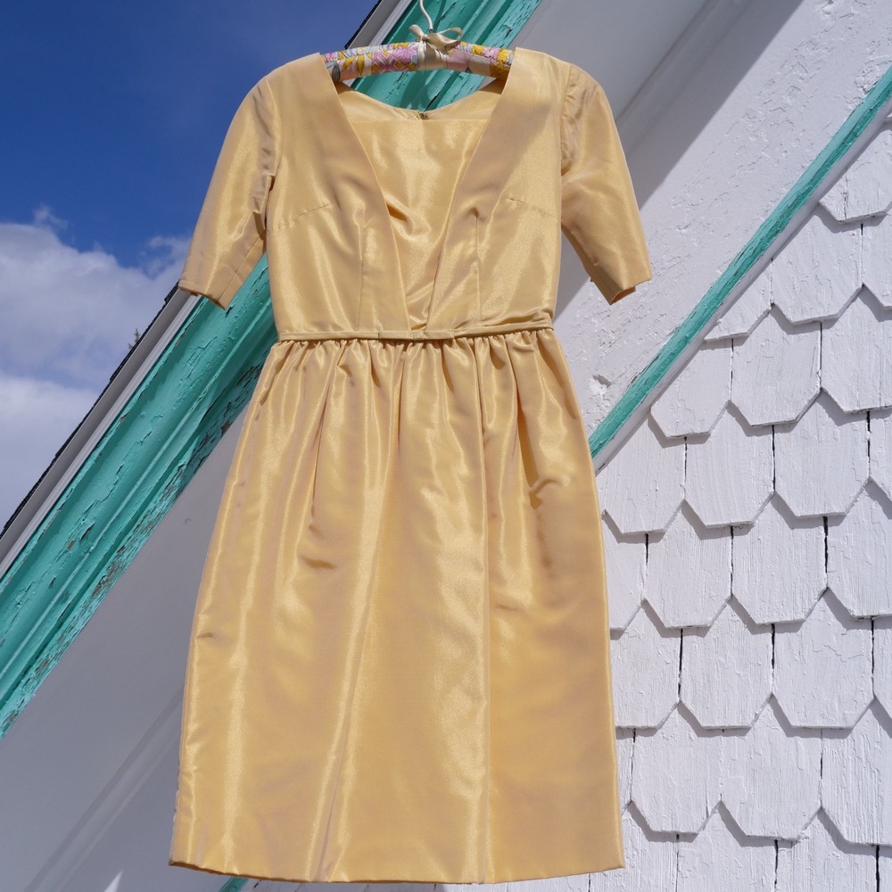 Gorgeous handmade vintage 1960s gold shimmer fit‎ and flare cocktail dress